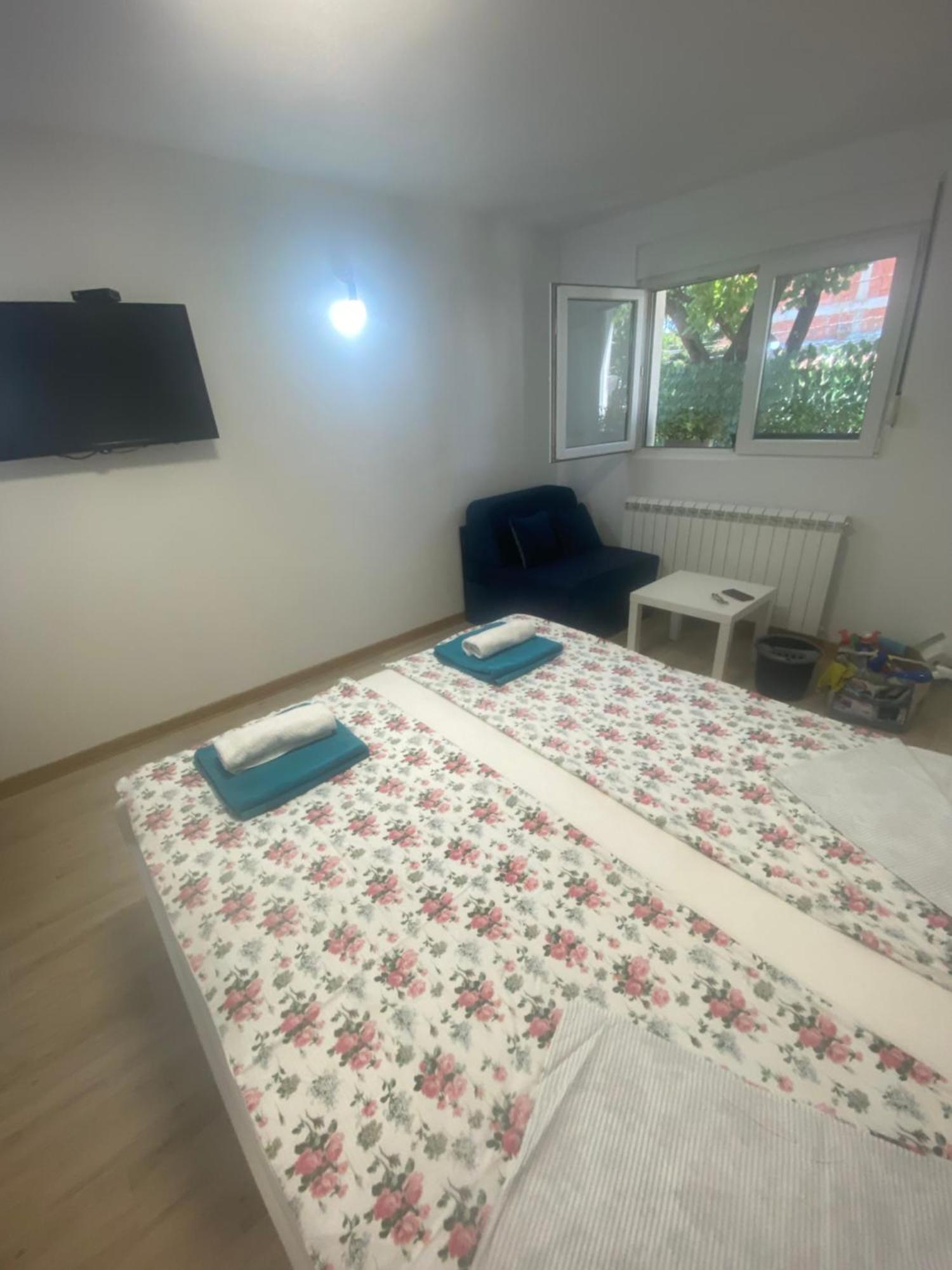 Garden Apartmani 3 ベオグラード エクステリア 写真